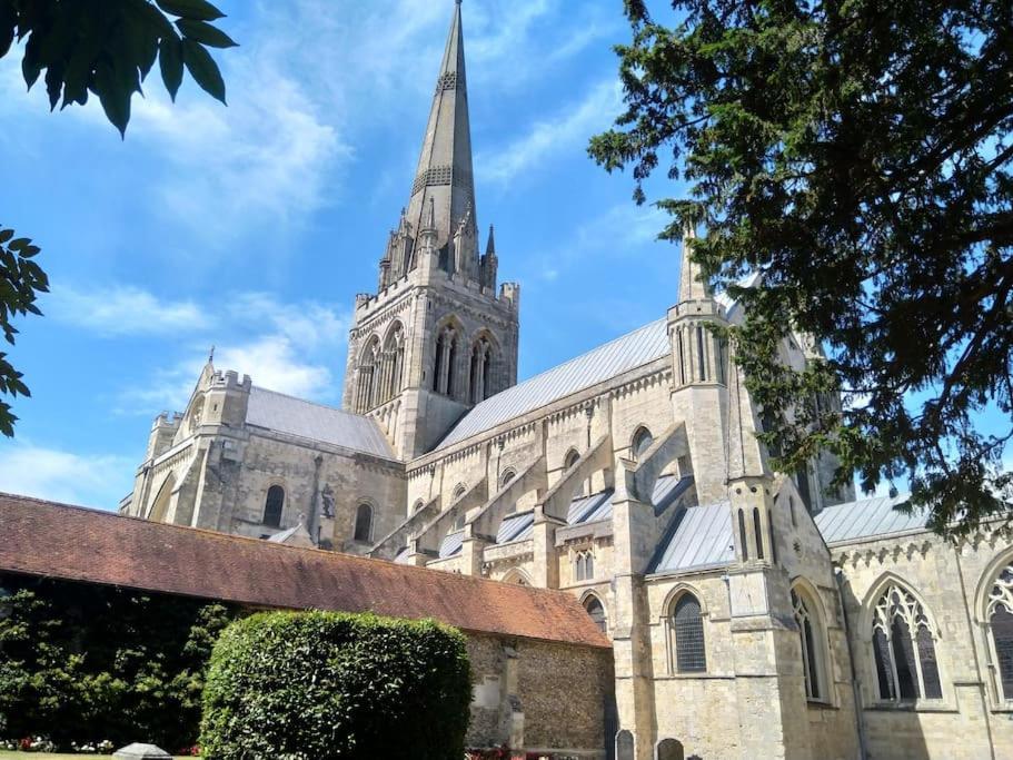 Welcoming Cottage In Chichester Near City Centre Экстерьер фото