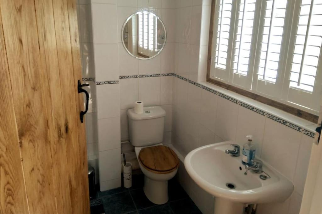 Welcoming Cottage In Chichester Near City Centre Экстерьер фото