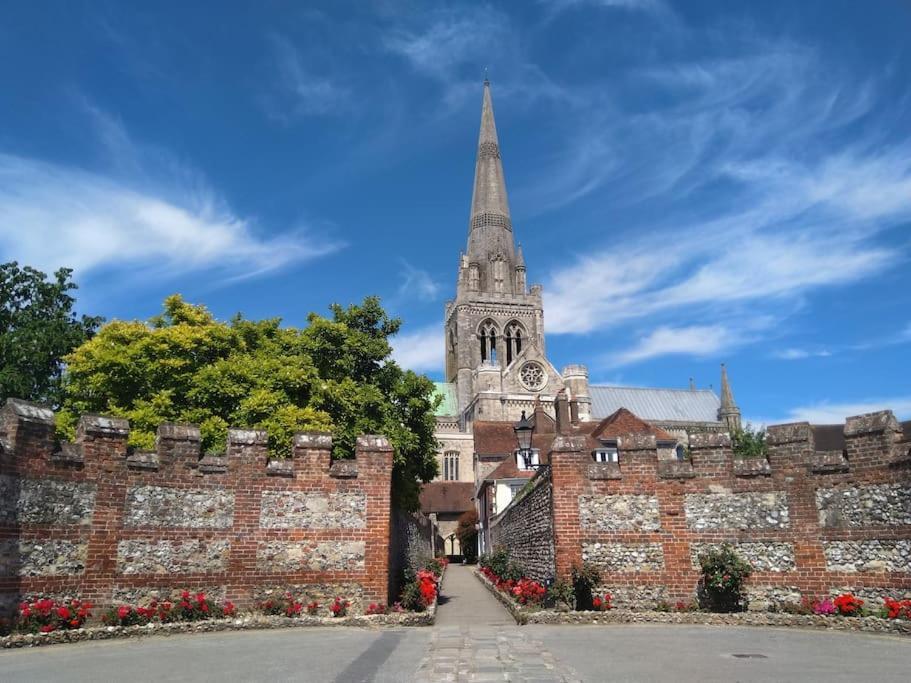 Welcoming Cottage In Chichester Near City Centre Экстерьер фото